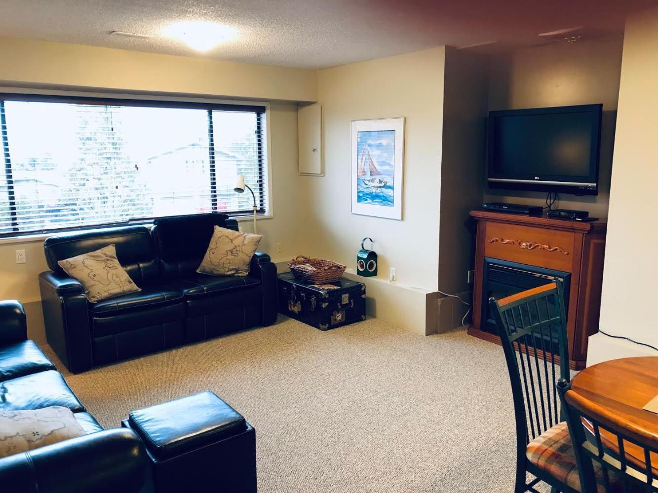 Sunshine Coast Suites Sechelt Bagian luar foto